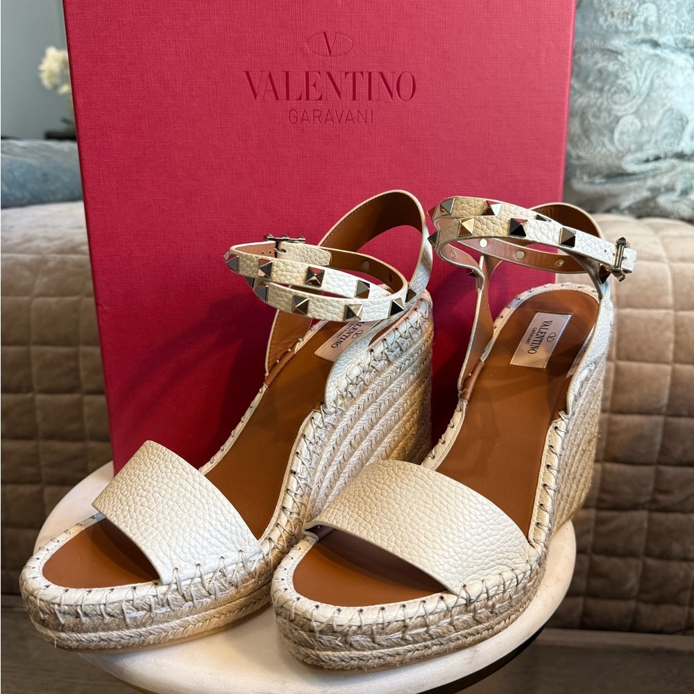 ✨NEW✨ Valentino Garavani
Women's Rockstud Double Espadrille Wedge. Sz: 41